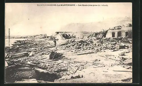 AK Saint-Pierre-de-la-Martinique, les Quais, vue prise du wharf