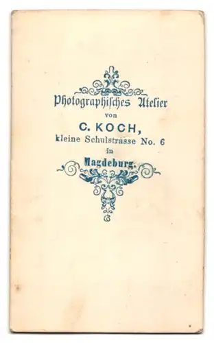 Fotografie C.Koch, Magdeburg, Kleine Schulstrasse 6, Portrait ältere Dame im Kleid mit Haube