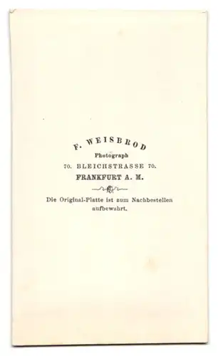 Fotografie F. Weisbrod, Frankfurt / Main, Bleichstr. 70, junge Brünette Dame im Profil