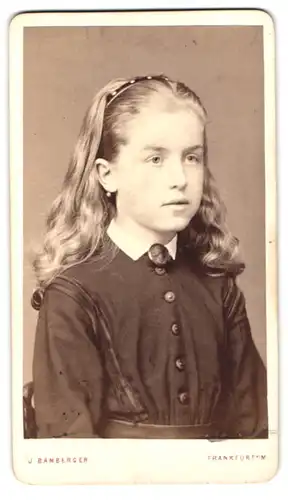 Fotografie J. Bamberger, Frankfurt / Main, Junghofstr. 24, Portrait blondes Mdchen mit langem Haar & Haarreif