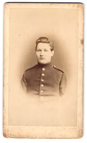 Fotografie Otto Müller, Neuruppin, Paradeplatz 718, Portrait Soldat in Uniform Inf.-Rgt. 24