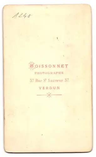 Fotografie Atelier Boissonnet, Verdun, 37 Rue St. Sauveur, Portrait Offizier in uniform mit Orden