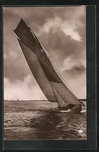 Foto-AK RPH Nr. 1634 /8: Segelboot kreuzt hart am Wind