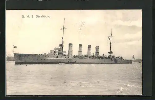 AK Kriegsschiff SMS Strassburg ankert vor einer Küste