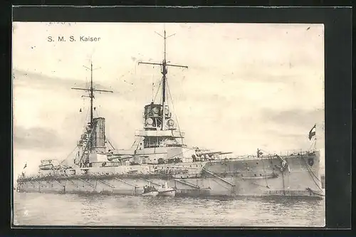 AK Kriegsschiff SMS Kaiser liegt vor Anker