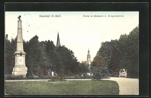 AK Neustadt, Partie im Stadtpark m. Kriegerdenkmal