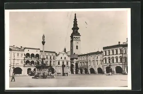 Foto-AK Novy Jicin, Platz mit Denkmal