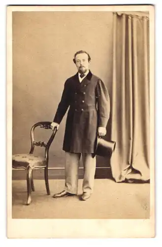 Fotografie William Cillard, London, 263 Regent Street, Gentleman im Anzug mit Zylinder - Hut