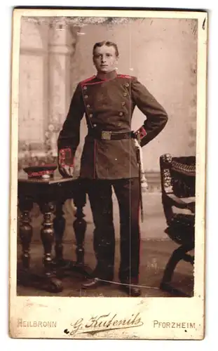 Fotografie G. Kutenits, Pforzheim, Erbprinzenstr. 18, Soldat in Uniform mit Bajonett & Schlagband