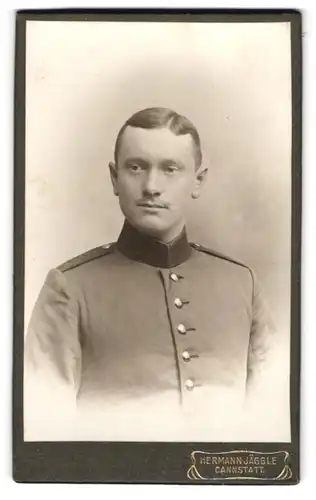 Fotografie Hermann Jäggle, Cannstatt, Waiblinger Ecke Karlstrasse, Portrait Soldat in Uniform