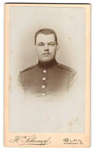 Fotografie H. Schrempf, Ulm, Karlsstrasse 58, Portrait Soldat in Uniform Inf.-Rgt. 13