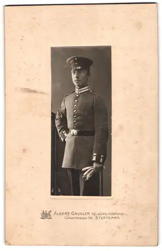 Fotografie Albert Gaugler, Stuttgart, Calwerstr. 58, Garde-Soldat Einjährig Freiwilliger in Uniform