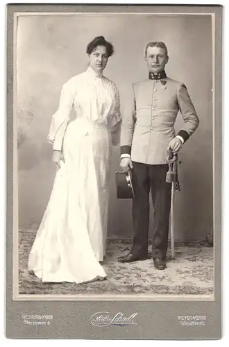 Fotografie Atelier Schnell, Waidhofen / Ybbs, Ölberggasse 6, Österr. K.u.k. Soldat in Uniform mit Orden & Säbel