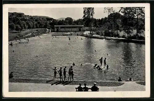 AK Horovice, Schwimmbad mit Besuchern