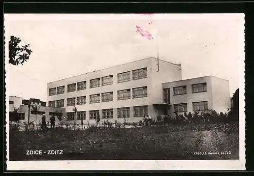 AK Zditz, Ortspartie mit Gebäudeansicht