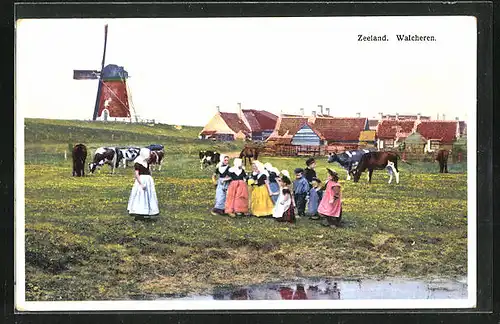 Künstler-AK Photochromie Nr. 2958: Walcheren /Zeeland, Ortspartie mit Windmühle, Kühen und Kindern
