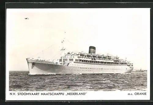 AK Passagierschiff M. S. Oranje vor der Küste