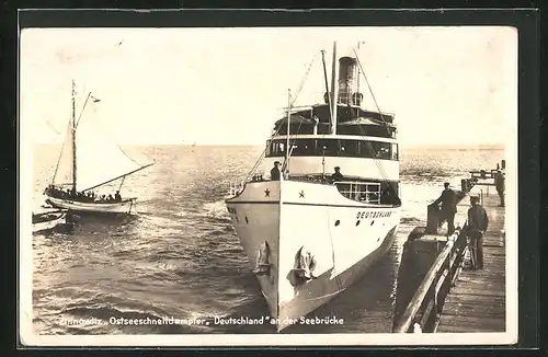 AK Zinnowitz, Passagierschiff Deutschland an der Seebrücke