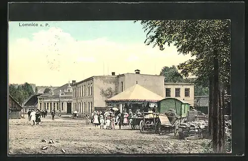 AK Lomnice n. Pop., Passanten am Marktplatz