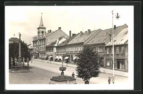 AK Lomnice n. Pop., Strassenpartie mit Denkmal