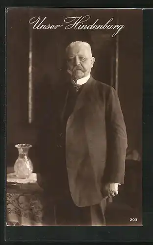 AK Paul von Hindenburg nebst Vase