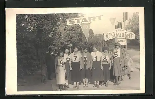 Foto-AK Plzen, Rennen der Frauen, Restaurant Lochotin