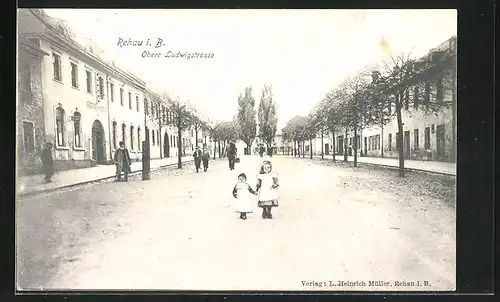 AK Rehau i. B., Obere Ludwigstrasse mit Passanten