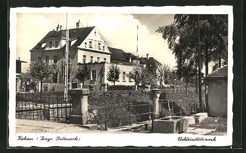 AK Rehau /Bayr. Ostmark, Brunnen gegen Elektrizitätswerk