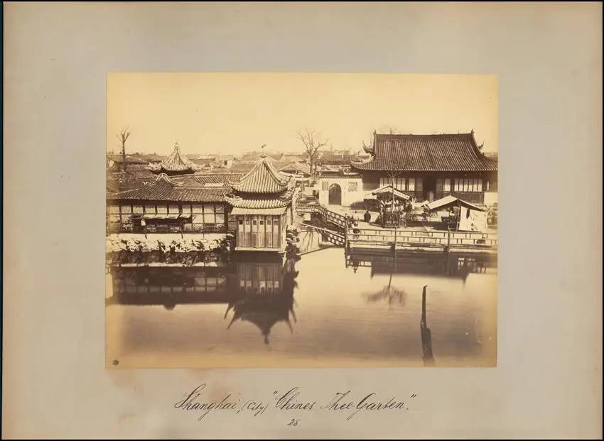 Fotografie unbekannter Fotograf, Ansicht Shanghai / China, Chinesischer Teegarten & Fluss-Partie 0