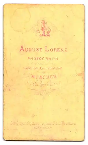 Fotografie Aug. Lorenz, München, Schillerstrasse 4, Junger Soldat mit Portee und Säbel