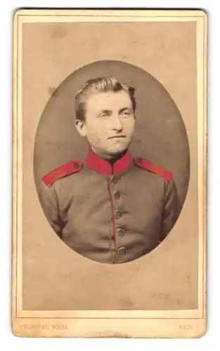 Fotografie Leonhard Wiehl, Mainz, Gartenfelderstrasse 7, Junger Soldat in Uniform des 88. Inf. Rgt.