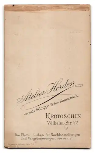 Fotografie Atelier Herden, Krotoschin, Wilhelm-Strasse 22, Soldat mit Schützenschnur und Schwalbennestern