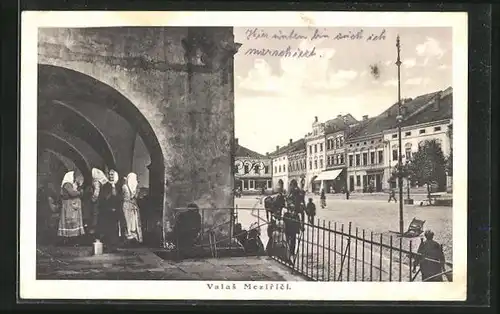 AK Valas Mezirici, Námesti, Bogengänge am Marktplatz