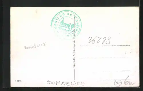 AK Domazlice, Strassenpartie mit Gebäudeansicht, Tor, Mann mit Tabakpfeife