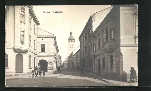 AK Hranice, Strassenpartie mit Gebäudeansicht