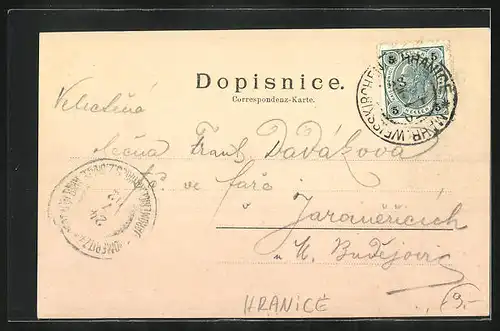 AK Hranice, Denkmal inmitten des Marktes vor Kirche