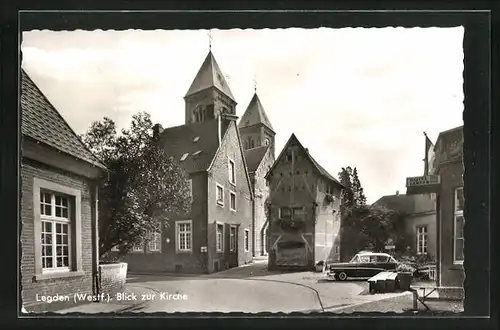 AK Legden /Westf., Blick zur Kirche mit Hotel Lanfer und Auto