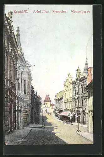 AK Kremsier, Blick auf die Wassergasse mit Kutsche