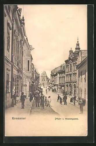 AK Kremsier, Pfarr- und Wassergasse mit Fussgängern