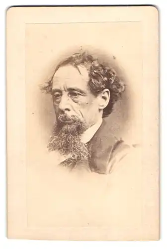 Fotografie unbekannter Fotograf und Ort, Charles Dickens im Portrait, Schriftsteller von Oliver Twist