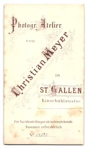 Fotografie Chr. Meyer, St. Gallen, Linsebühlstrasse, Grossmutter mit Haube im Biedermeierkleid
