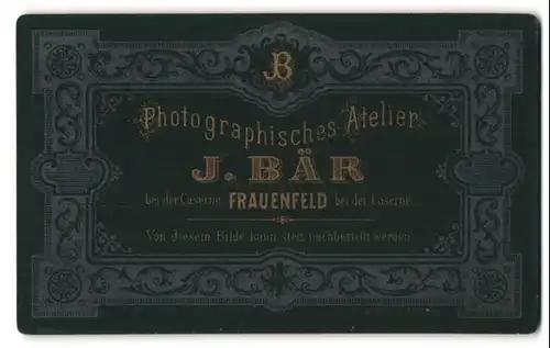 Fotografie J. Bär, Frauenfeld, Bordüre mit Ornamenten, Rückseitig Frauen Portrait