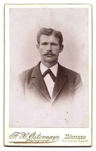 Fotografie F.X. Ostermayr, München, Karlsplatz 6, Mädchen nebst Wappen & Pflanzen, Rückseitig Herren-Portrait