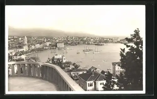 AK Split, Blick auf Hafen mit Stadt von Anhöhe