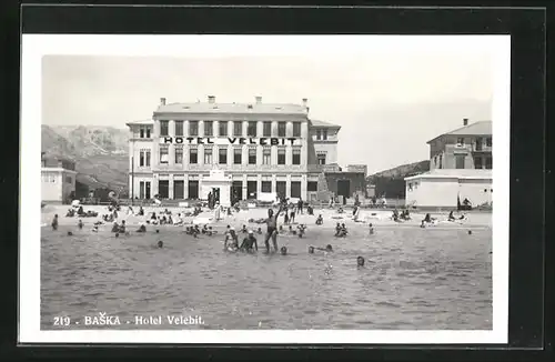 AK Baska, Hotel Velebit, Strand mit Badegästen