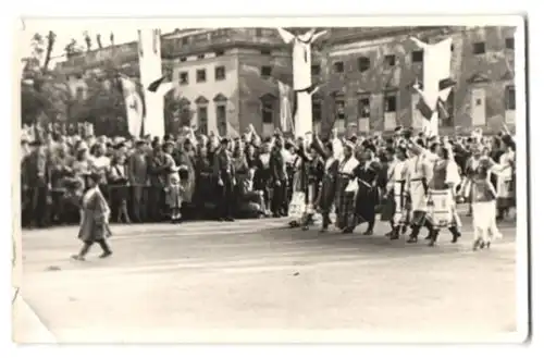 35 Fotografien unbekannter Fotograf, Ansicht Berlin, Weltfestspiele d. Jgd. & Studenten 1951, Konterfei Stalin & Mao