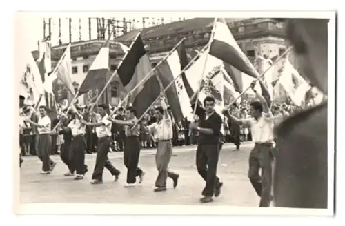 35 Fotografien unbekannter Fotograf, Ansicht Berlin, Weltfestspiele d. Jgd. & Studenten 1951, Konterfei Stalin & Mao