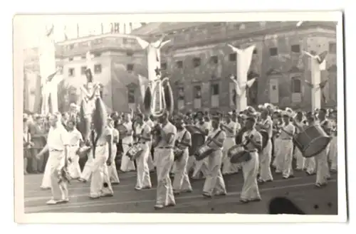 35 Fotografien unbekannter Fotograf, Ansicht Berlin, Weltfestspiele d. Jgd. & Studenten 1951, Konterfei Stalin & Mao