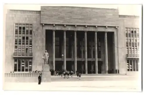 35 Fotografien unbekannter Fotograf, Ansicht Berlin, Weltfestspiele d. Jgd. & Studenten 1951, Konterfei Stalin & Mao