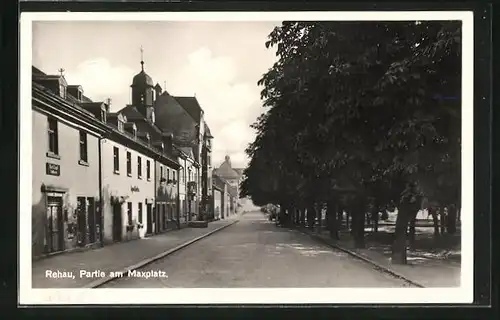 AK Rehau, Strasse am Maxplatz mit Geschäft und Apotheke